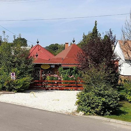 Gyoengyvirag Apartment Romhány Eksteriør bilde