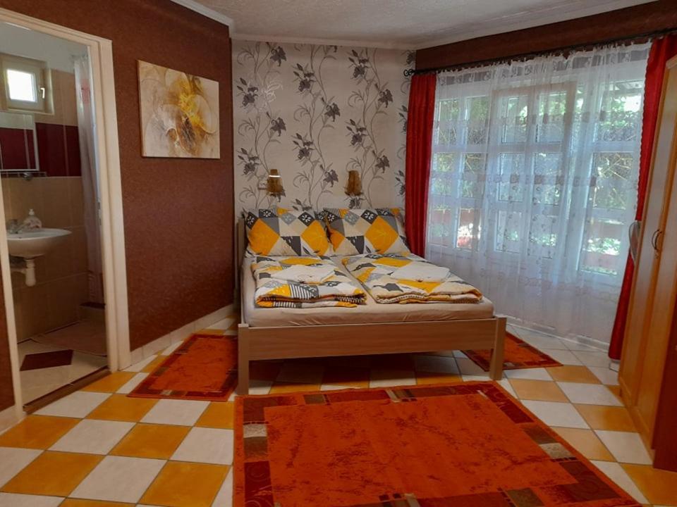 Gyoengyvirag Apartment Romhány Eksteriør bilde
