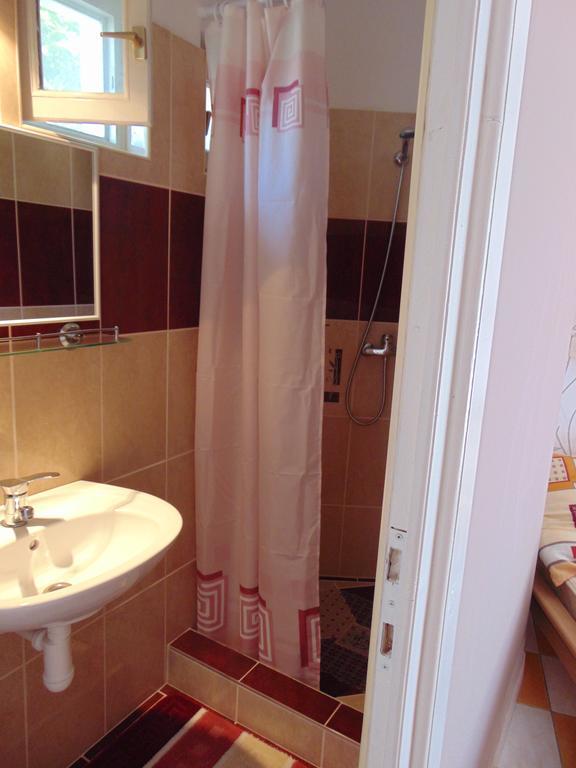 Gyoengyvirag Apartment Romhány Eksteriør bilde